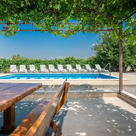 Modern Xxl Макарска